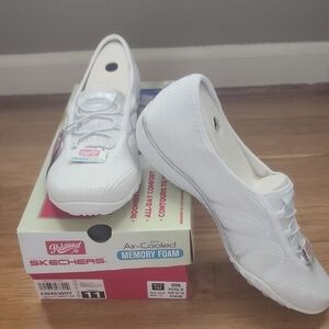 NWT🩷SKECHERS Air Cooled Memory Foam Relaxed Fit